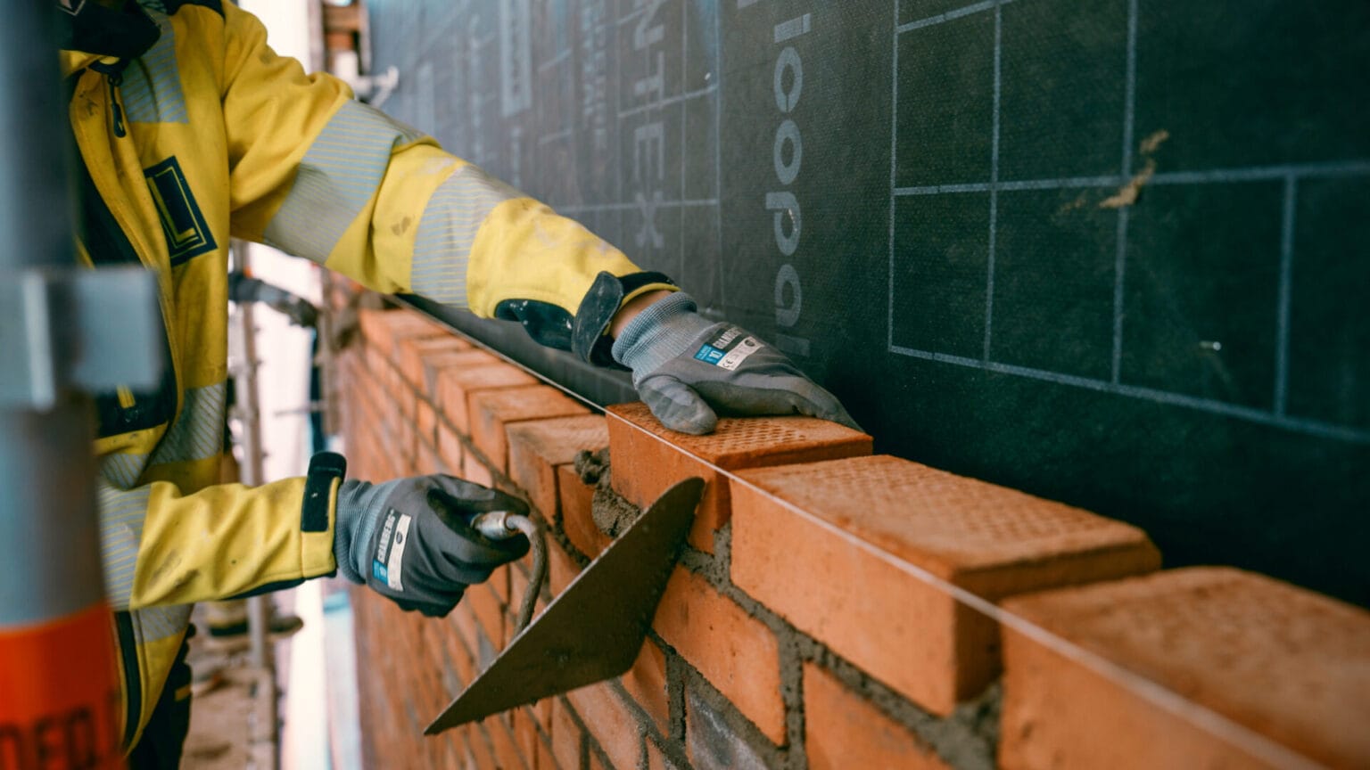 Fra <span>lærling</span> til <span>dyktig murer</span> – vi følger deg hele veien